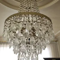 یک جفت لوستر کریستالی بسیار شیک