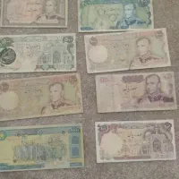 تعدادی سکه و اسکناس قدیمی