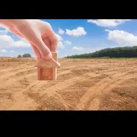 زمین ۲۲۰ متر در به حیاط