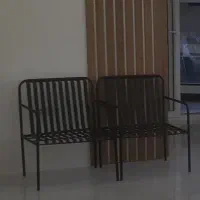 صندلی فلزی رنگ کوره هردو باهم