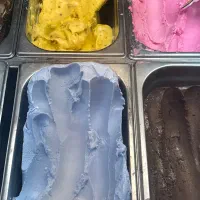 به دو کارگر نیازمندیم