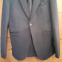 کت و شلوار در حد نو فقط یکبار پوشیده شده