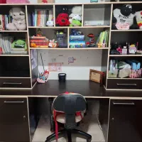 کتاب‌ خانه و میز تحریر * در حد آک *