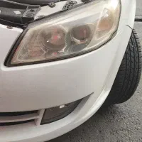 یک جفت چراغ جلو رانا