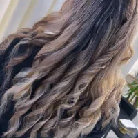 خدمات تخصصی رنگ لایت و کراتین