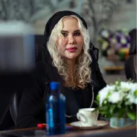 هرچی خیاطی بلدی بریز دور طراح لباس تئاتر هستم