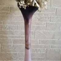 گلدان کنار سالنی
