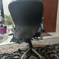 صندلی چرخشی چک‌ دار