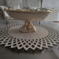 میوه خوری پایه دار همراه با رومیزی