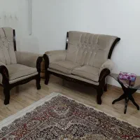 مبلمان به همراه میز وسط شیک و زیبا
