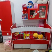 تخت و کمد به همراه ویترین