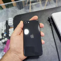 اپل iPhone SE (2020) با حافظهٔ ۱۲۸ گیگابایت