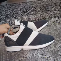 تعدادی کتونی فلوکس zx