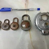 ۵ عدد قفل قدیمی.