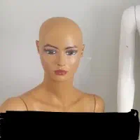 مانکن قدی ایستاده