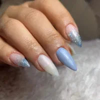 تخفیف ویژه کاشت و ترمیم ناخن