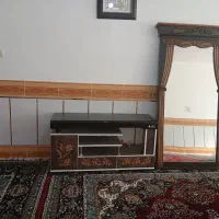 آینه قدی باقاب چوبی بسیار محکم ومیز تلوزیون