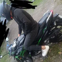 مگلی با کلاه کاسکت