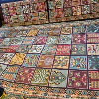 پشتی و گلیم سفره خانه در حد نو مناسب سفره خانه