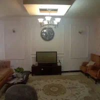 یک جفت لوستر ویک جفت دیوارکوب ویک فرش ۱متری