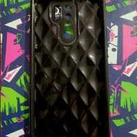 یک نگینش افتاده