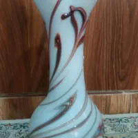 گلدان شیشه ای زیبا و گل و گلدان چوبی و باکس گل