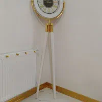 ساعت سه پایه سفید طلایی
