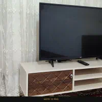 تلویزیون نو ال جی ۴۳ اینچ همرا با زیر تلویزیون