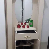 تخت همراه با تشک.میزآرایش.جاکفشی.ویترین|تخت و سرویس خواب|زاینده رود, |دیوار