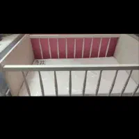 کمد کودک و تخت خواب کنار مادر