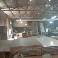 کارگر ساده در کابینت سازی
