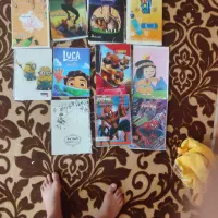 تعدادی سی دی و عروسک و دفترچه...