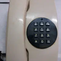 یک‌عدد‌تلفن‌رومیزی‌سالم