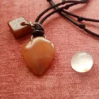 کهربا وعقیق قدیمی، درنجف اصلی، حکاکی|جواهرات|اردبیل, |دیوار