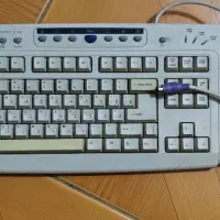 کیبورد کلاسیک قدیمی