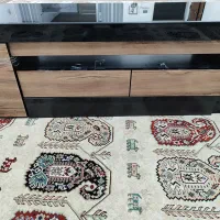زیر تلویزیونی هایگلاس