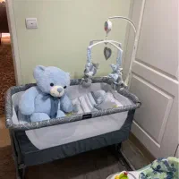 تخت کنار مادر