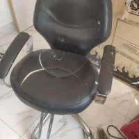 صندلی و میز جلو مبلی