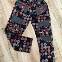 تعدادی لباس بچگانه