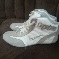 کتونی|کیف، کفش، کمربند|لار, |دیوار