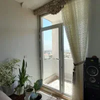 آپارتمان غرق در نور و دلباز