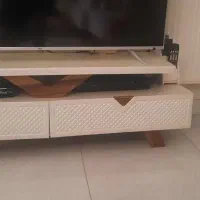 میز تلویزیون در حد نو با چوب راش