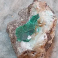 سنگ زمرد|جواهرات|شاهینشهر, گزبرخوار|دیوار