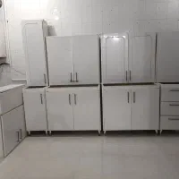 کابینت فلزی با بر چسب های گلاس