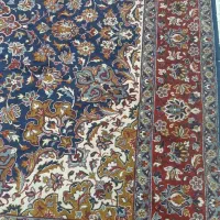 یک تخته فرش سورمه ای 2/5 × 3/5 مناسب برای باغ