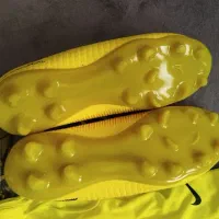 کفش و لباس فوتبال|تجهیزات ورزشی|پرند, فاز ۶|دیوار