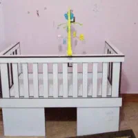تخت کنار مادر