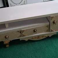 میز تلویزیون صفر هستش استفاده نشده
