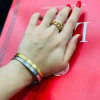 اکسسوری و گردنبند و دستبند و انگشتر و پا بند