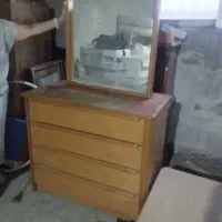 دراورواینه ودوعدد تخت یک نفره